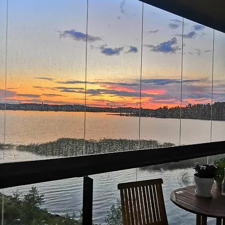 Auringonlaskuhuoneisto Jyvaesjaerven Rannalla شقة