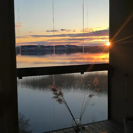 Auringonlaskuhuoneisto Jyvaesjaerven Rannalla