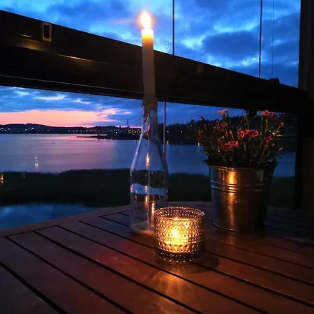 Auringonlaskuhuoneisto Jyvaesjaerven Rannalla شقة